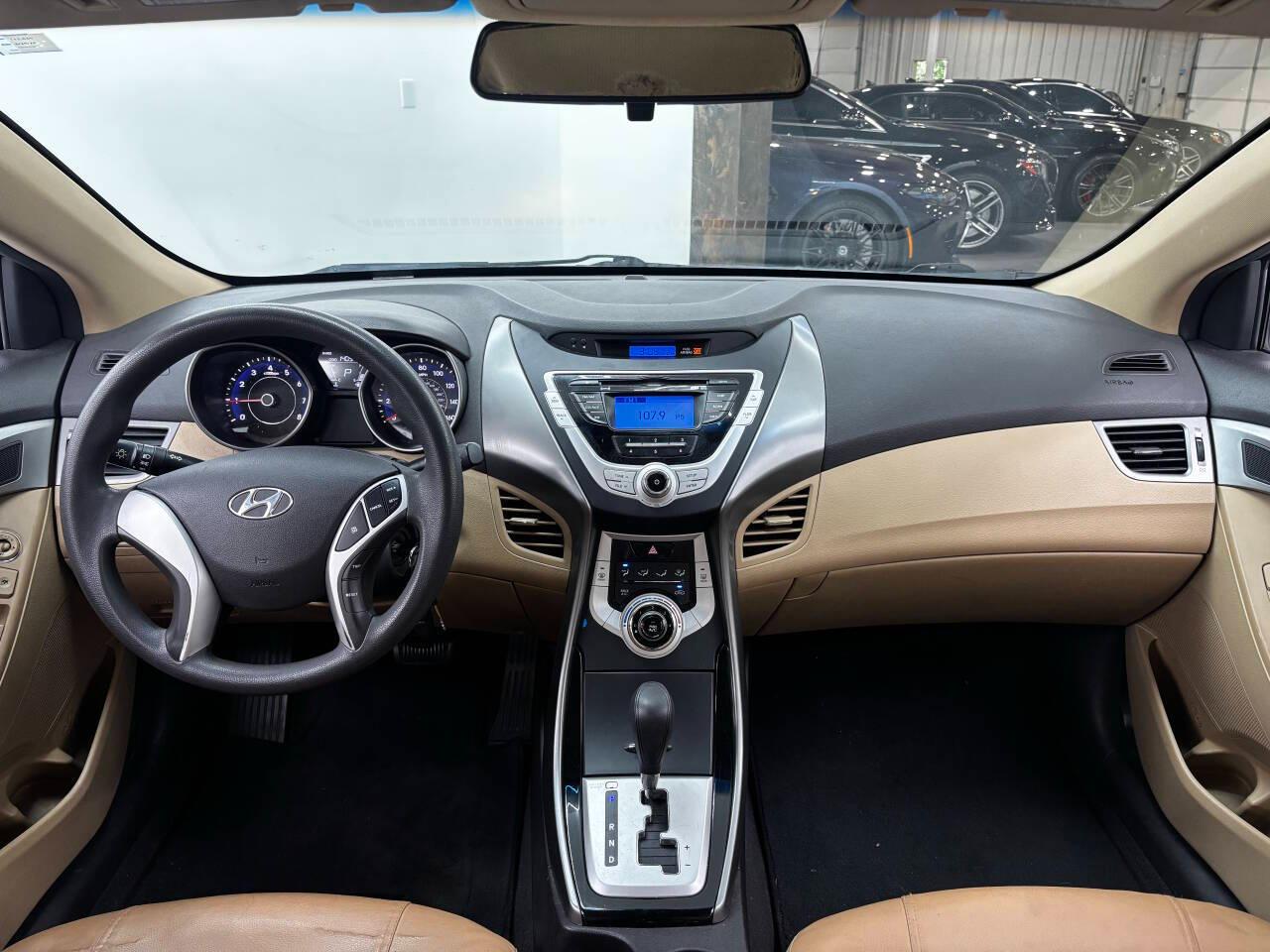 Hyundai Elantra Limited 2011