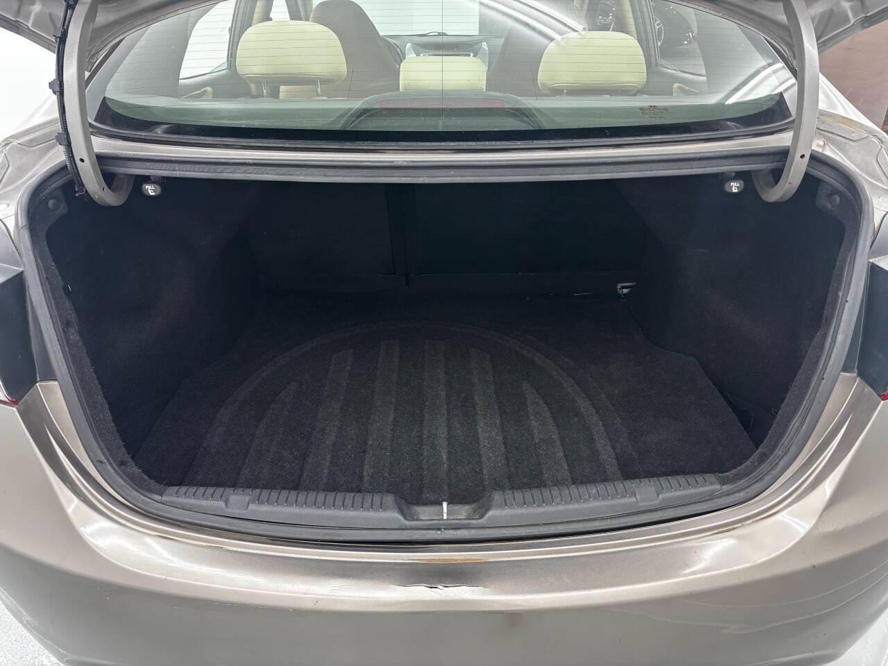 Hyundai Elantra Limited 2011