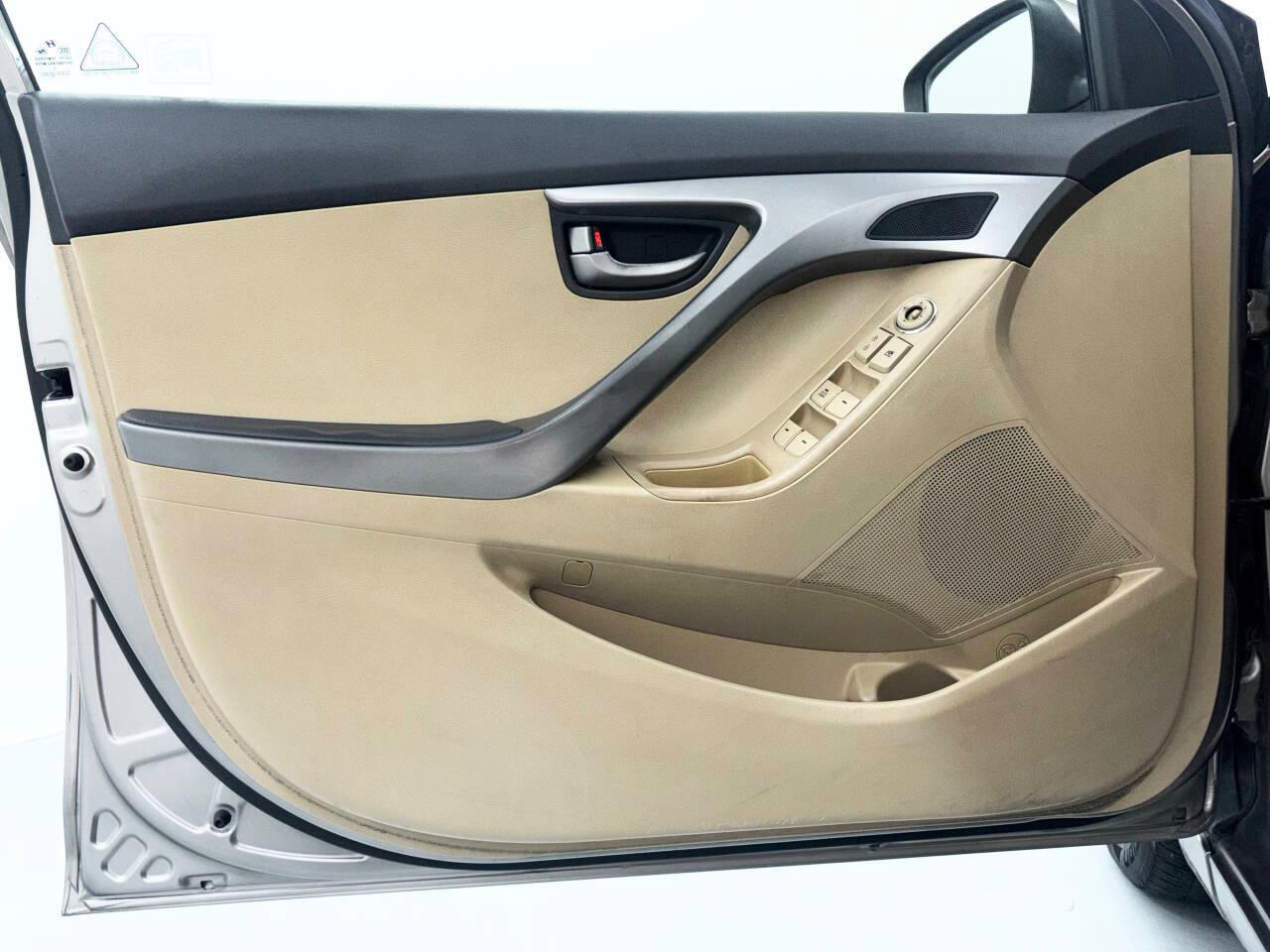 Hyundai Elantra Limited 2011