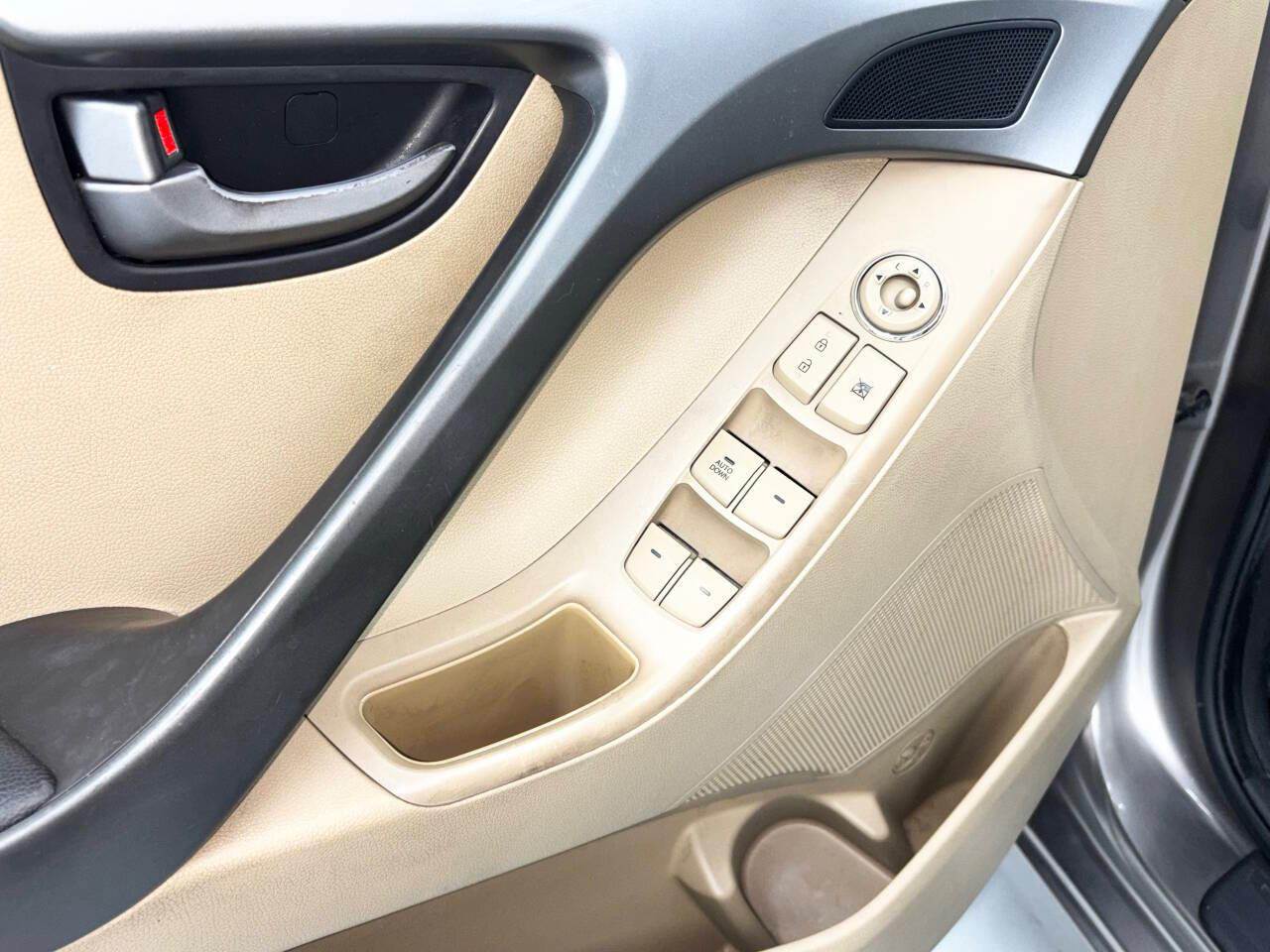 Hyundai Elantra Limited 2011