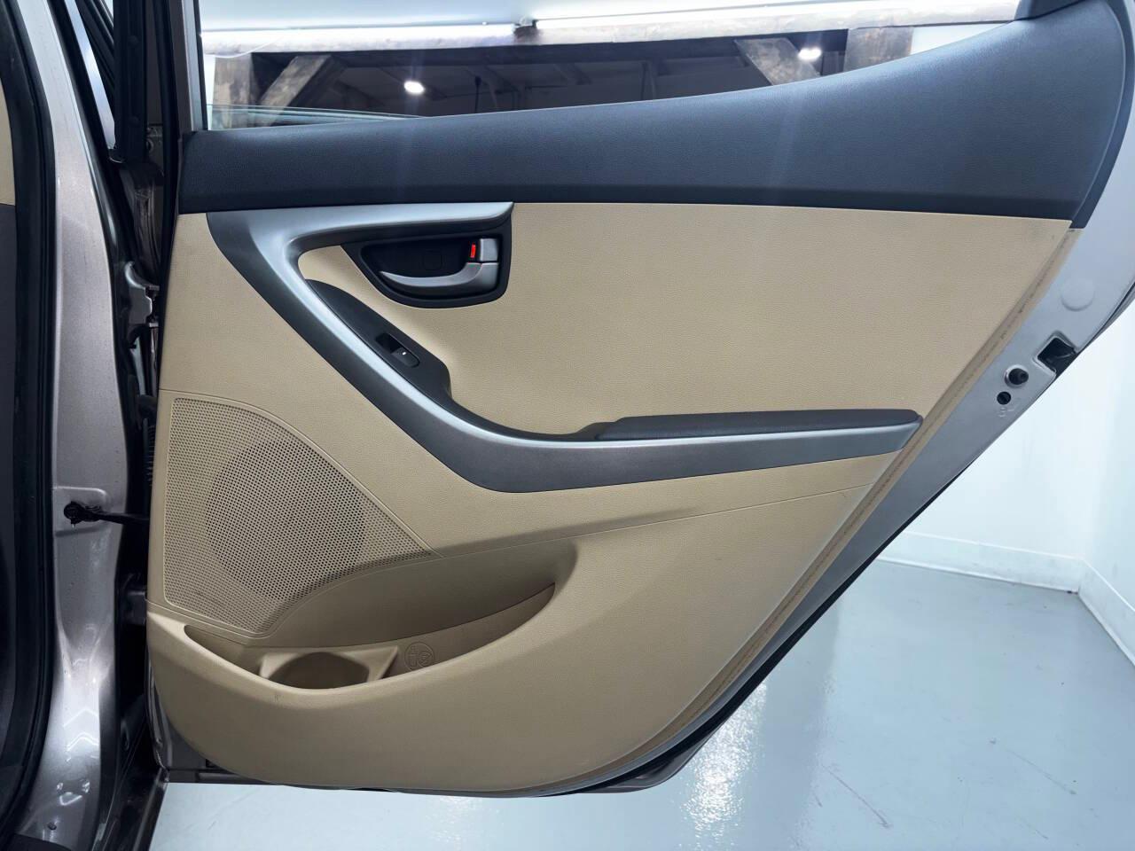 Hyundai Elantra Limited 2011