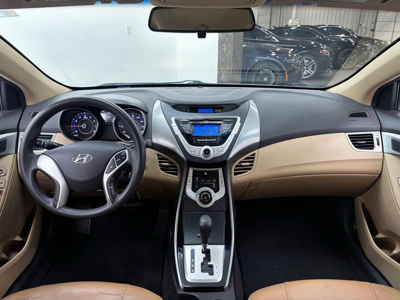 Hyundai Elantra Limited 2011