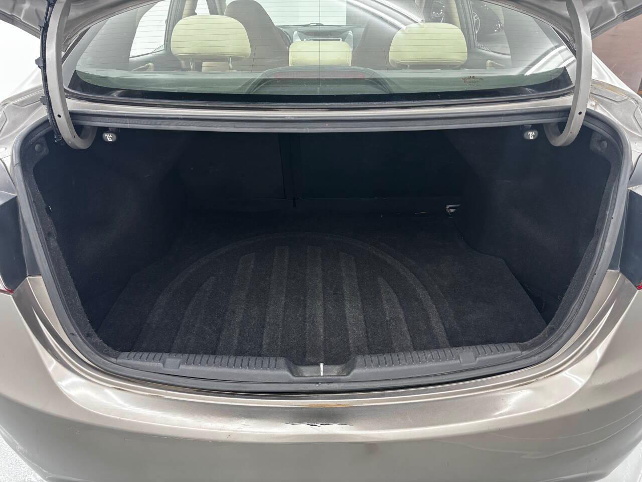 Hyundai Elantra Limited 2011