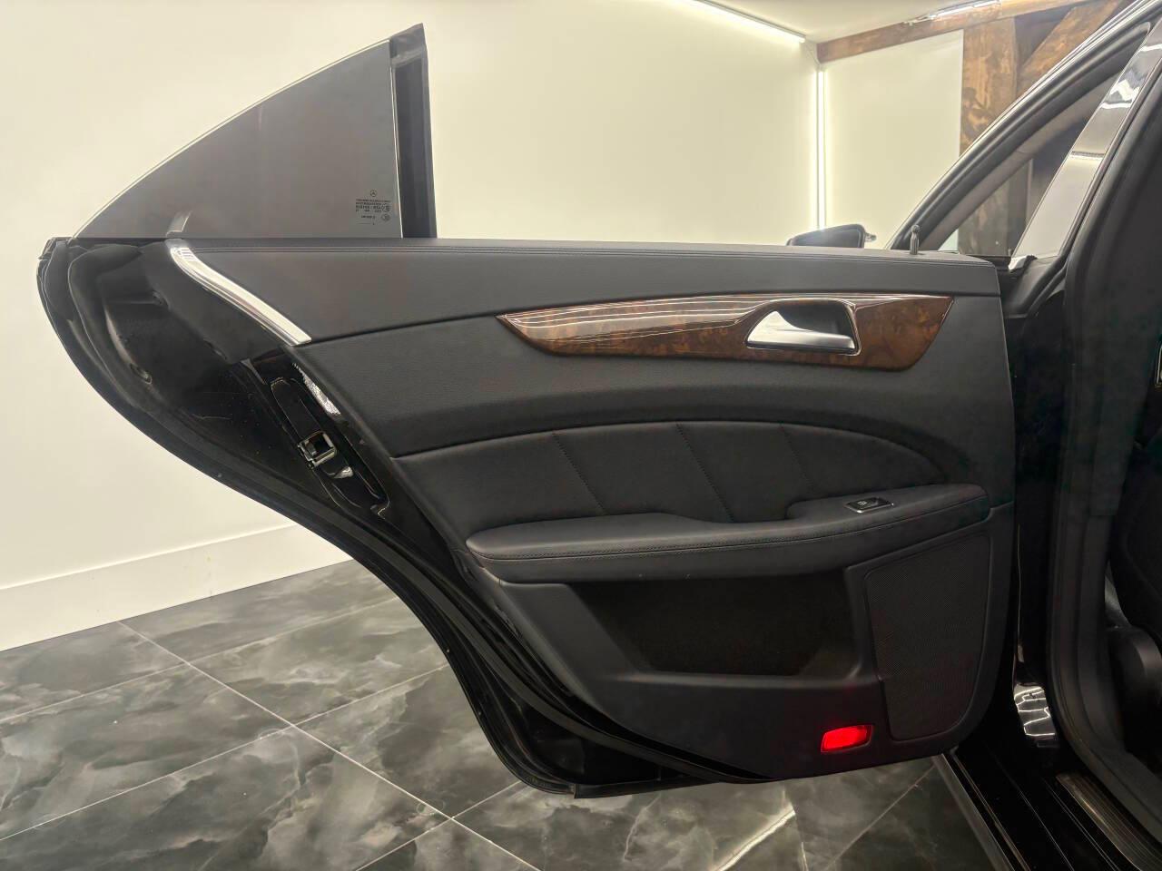 Mercedes-Benz CLS-Class CLS550 2012