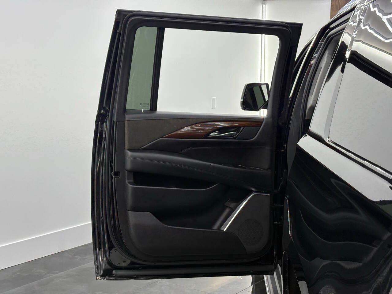 Cadillac Escalade ESV Premium Luxury 4WD 2020