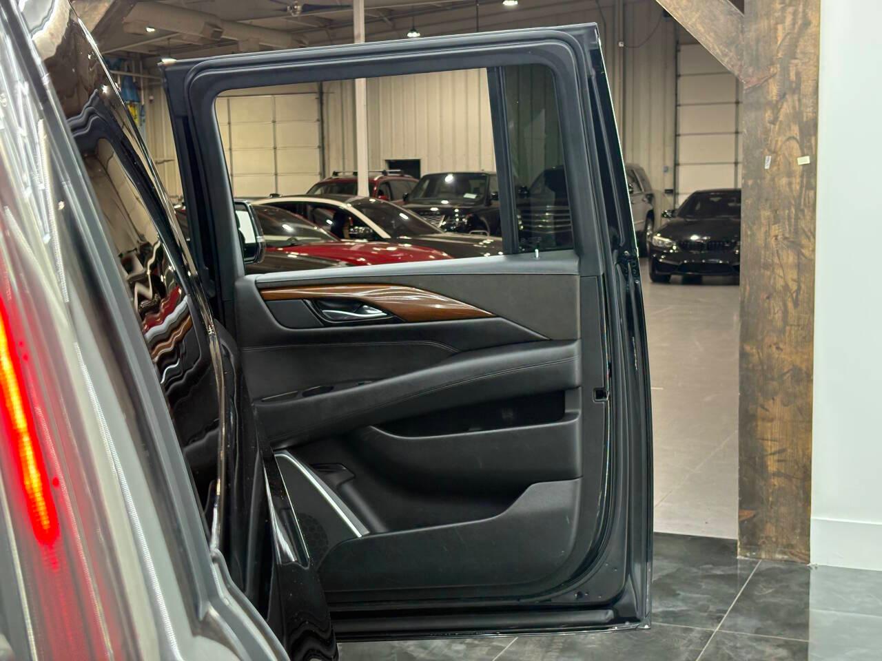 Cadillac Escalade ESV Premium Luxury 4WD 2020