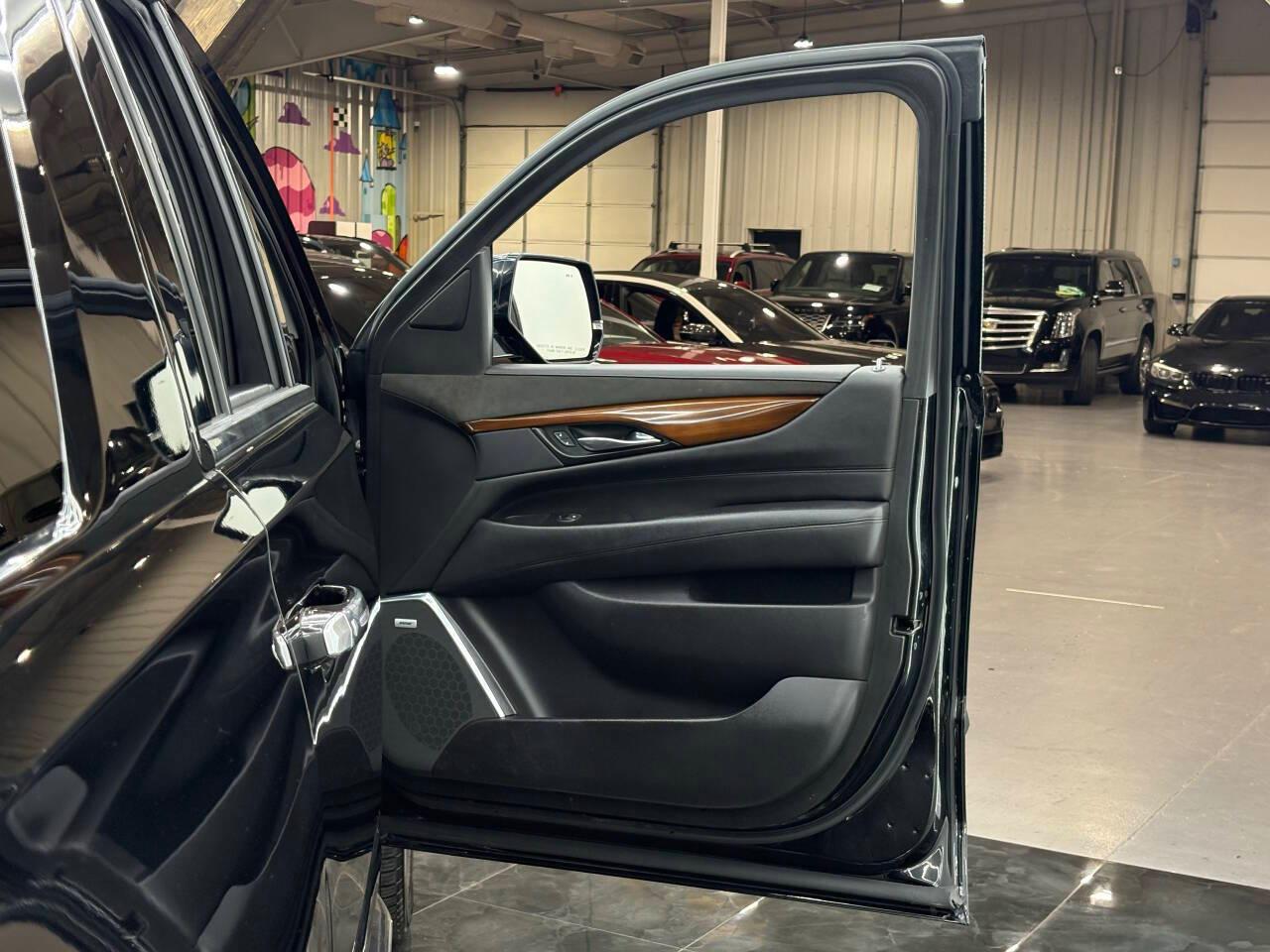 Cadillac Escalade ESV Premium Luxury 4WD 2020