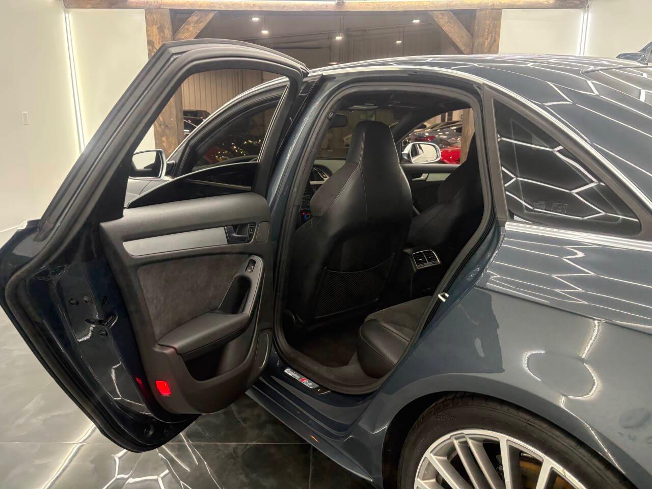 Audi S4 Sedan quattro S tronic 2011
