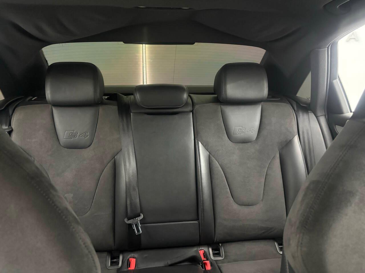 Audi S4 Sedan quattro S tronic 2011