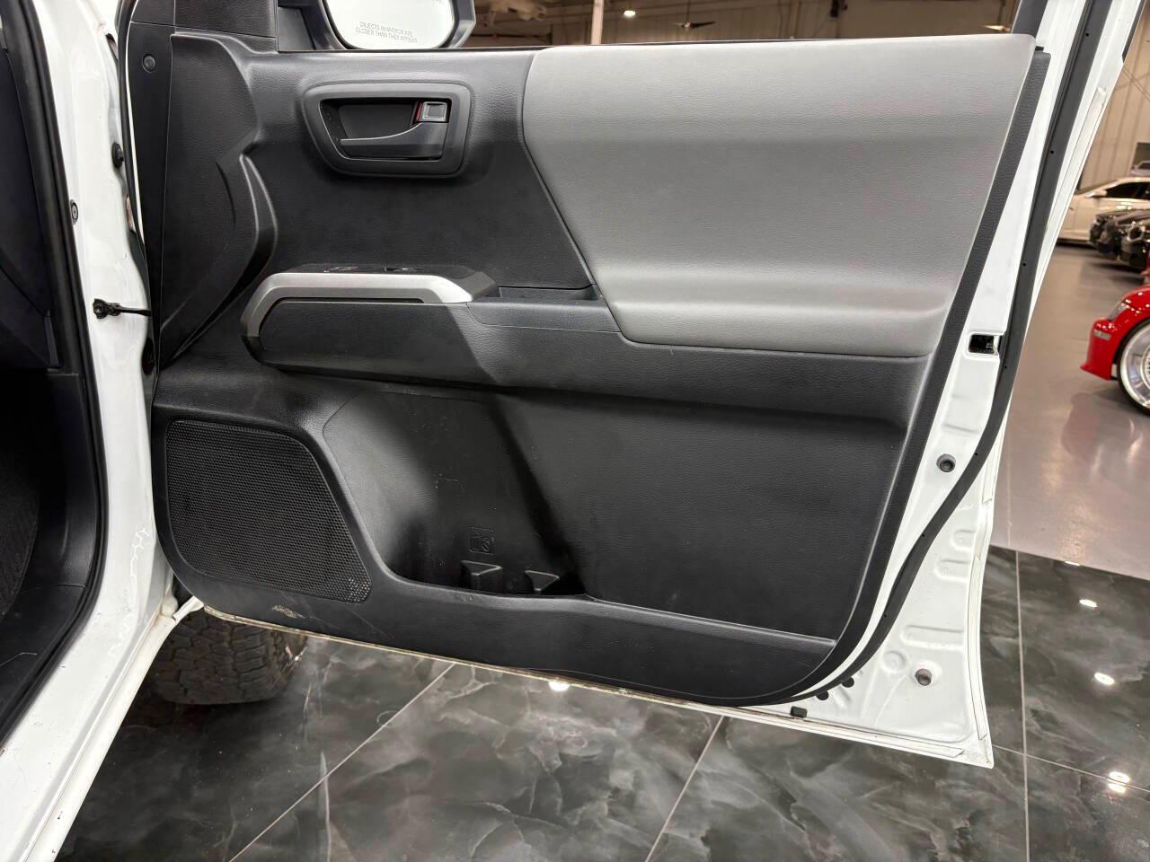 Toyota Tacoma SR5 Double Cab Long Bed V6 6AT 2WD 2022