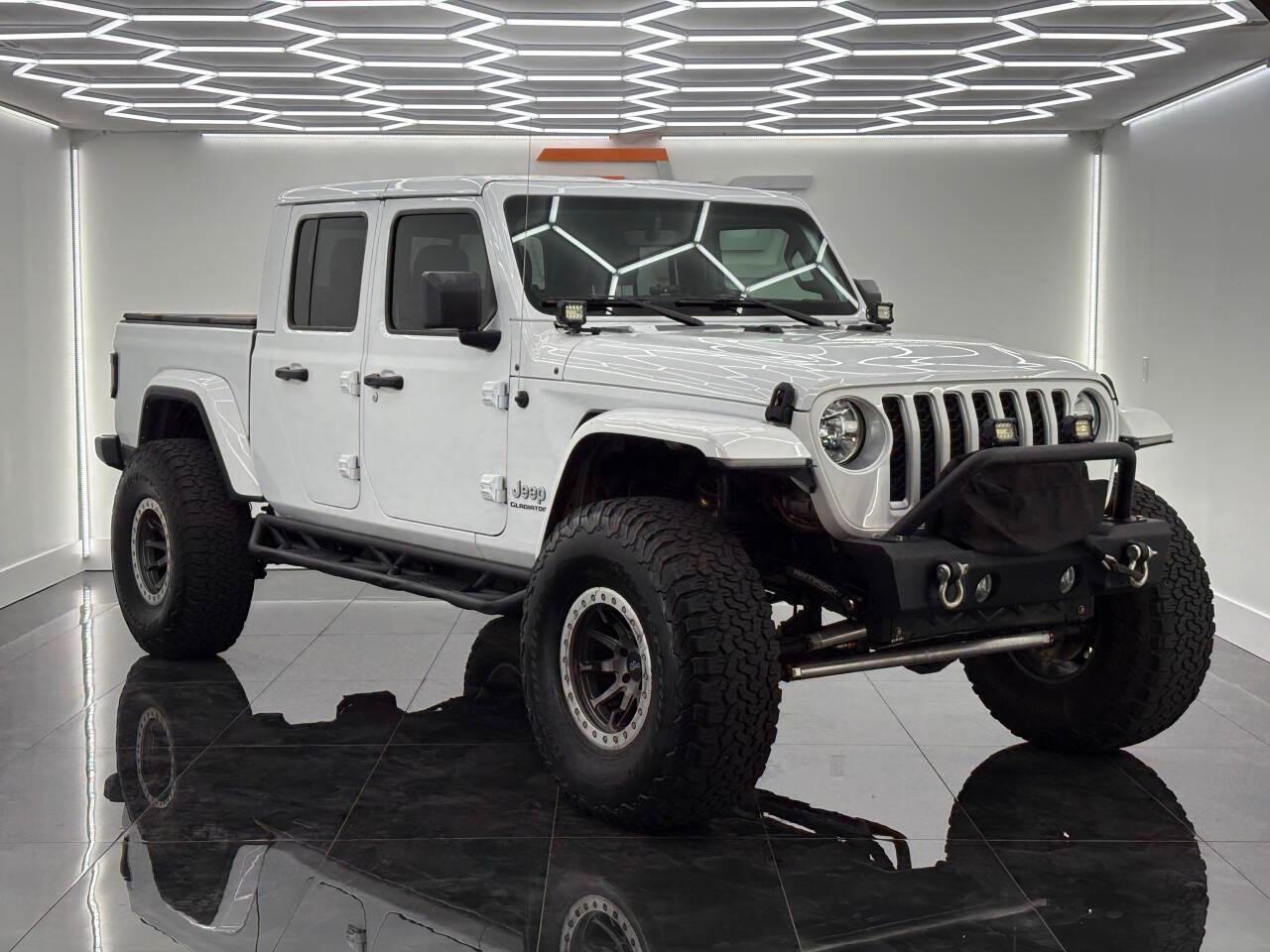 2021 Jeep Gladiator Overland's photo
