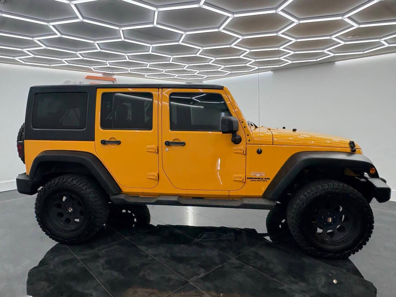Jeep Wrangler Unlimited Sahara 4WD 2012
