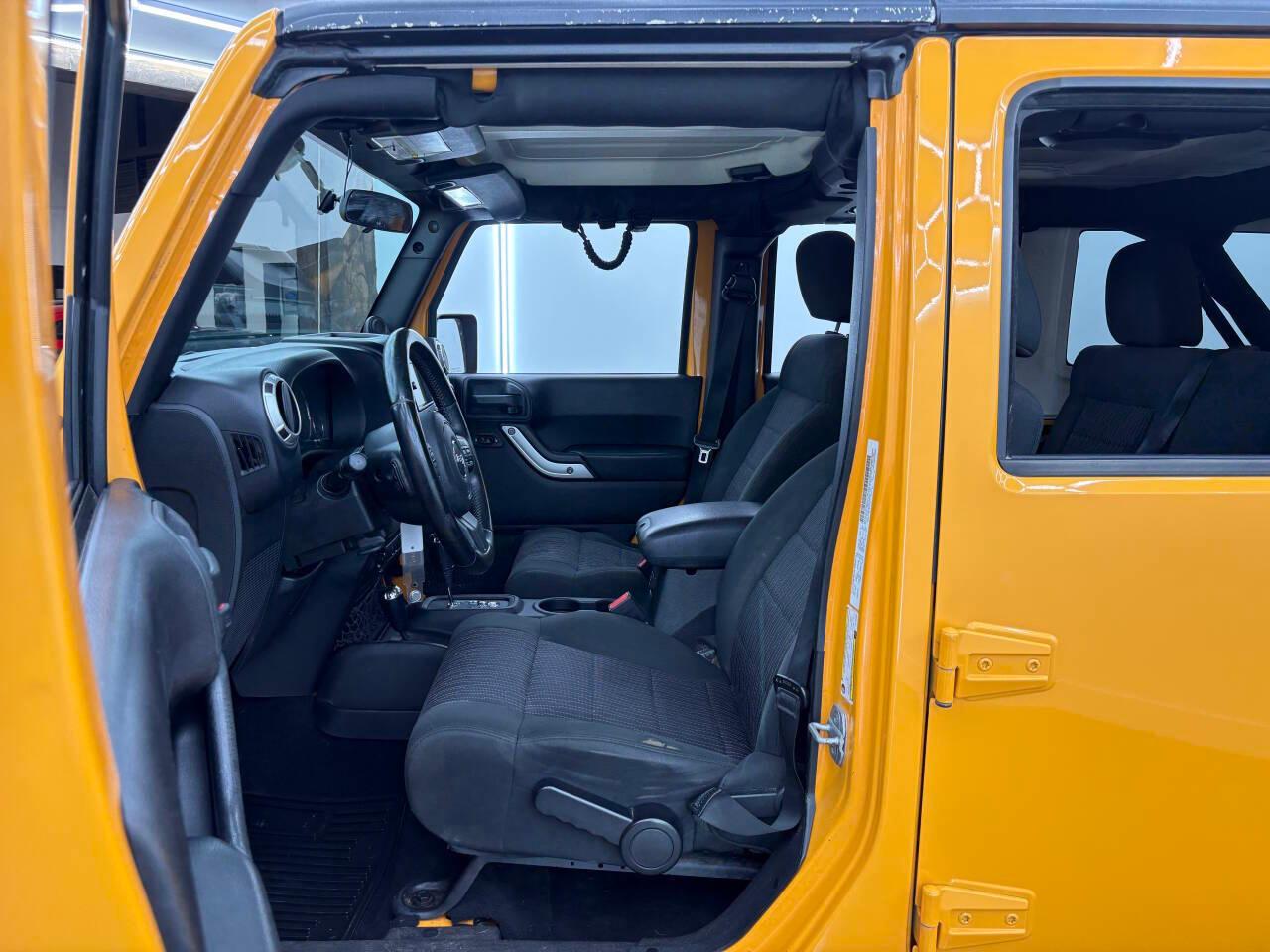 Jeep Wrangler Unlimited Sahara 4WD 2012