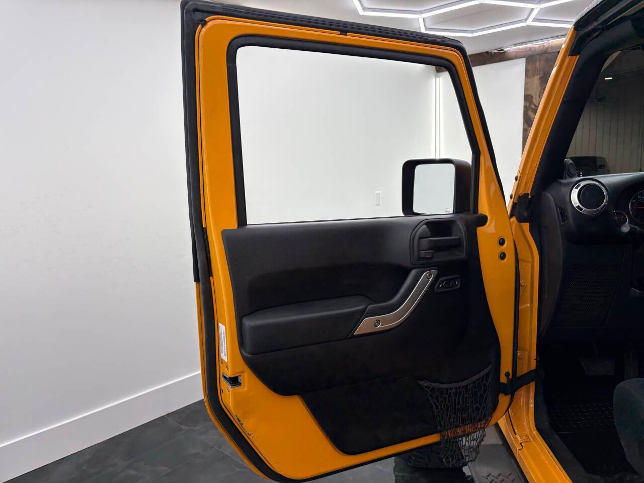 Jeep Wrangler Unlimited Sahara 4WD 2012