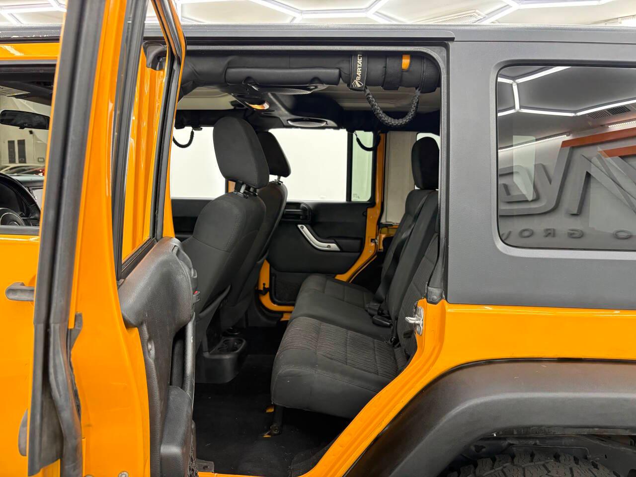 Jeep Wrangler Unlimited Sahara 4WD 2012