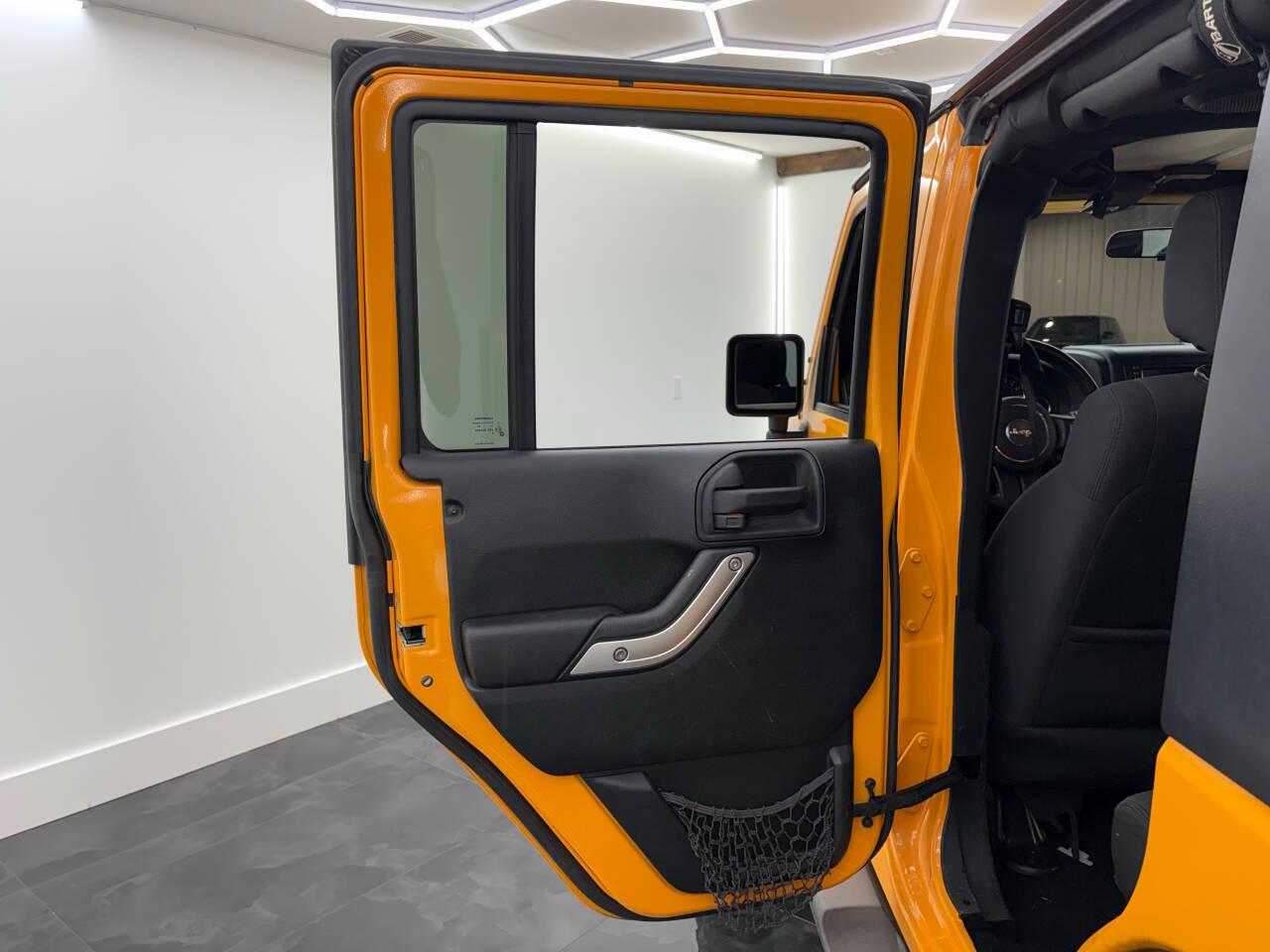 Jeep Wrangler Unlimited Sahara 4WD 2012