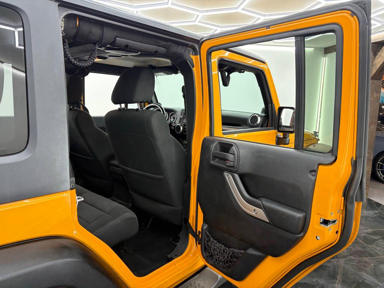 Jeep Wrangler Unlimited Sahara 4WD 2012