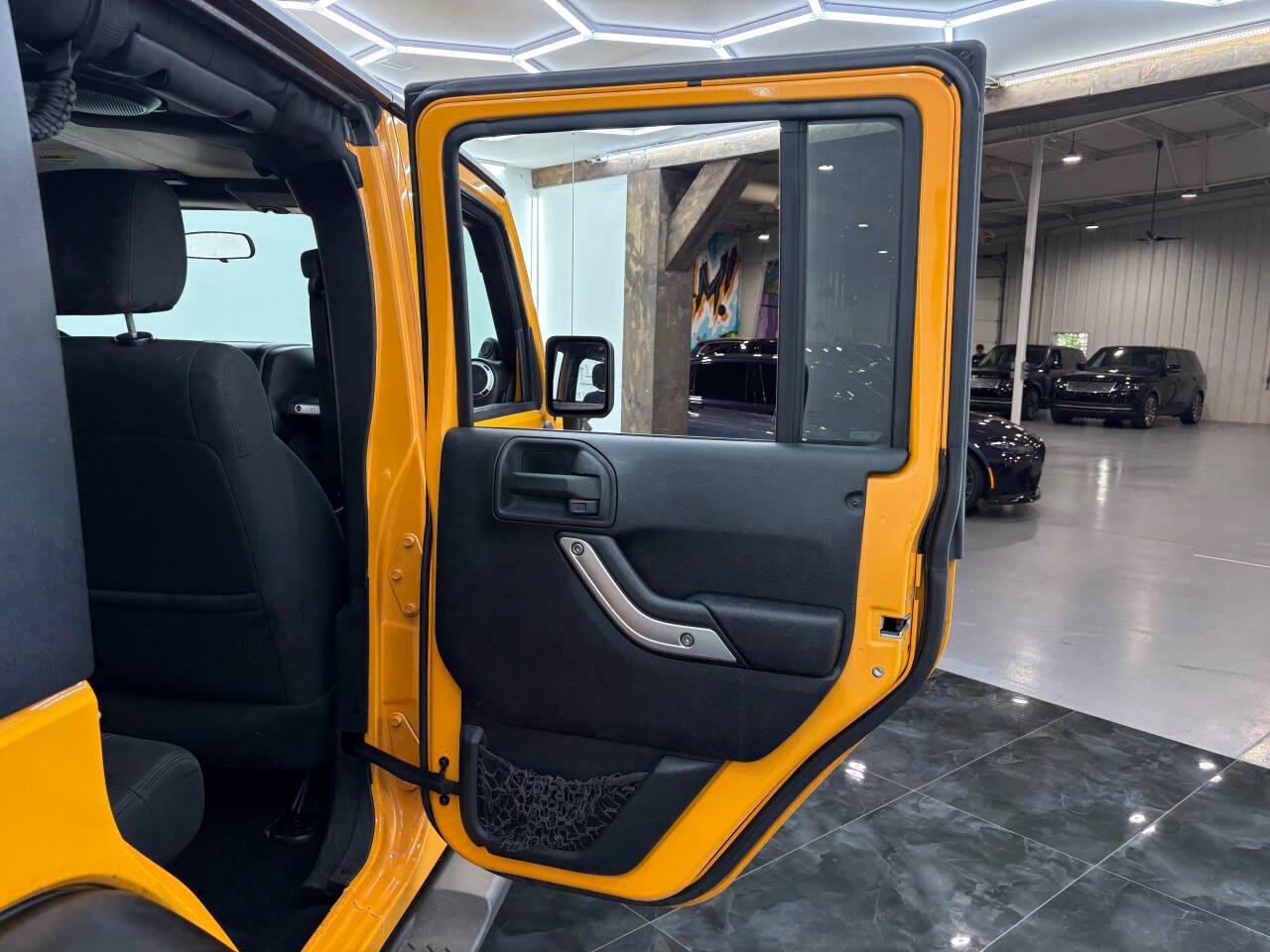 Jeep Wrangler Unlimited Sahara 4WD 2012