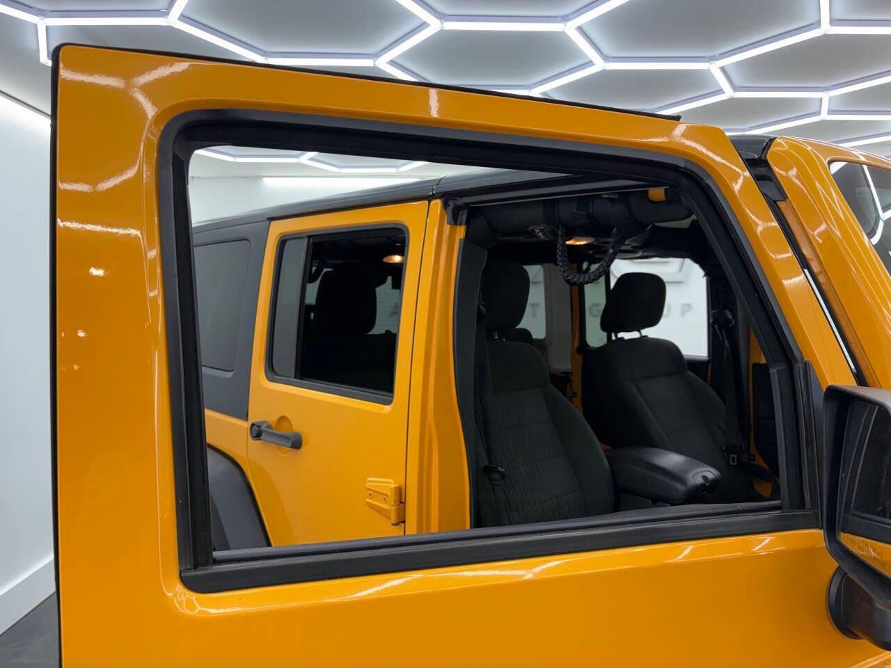 Jeep Wrangler Unlimited Sahara 4WD 2012