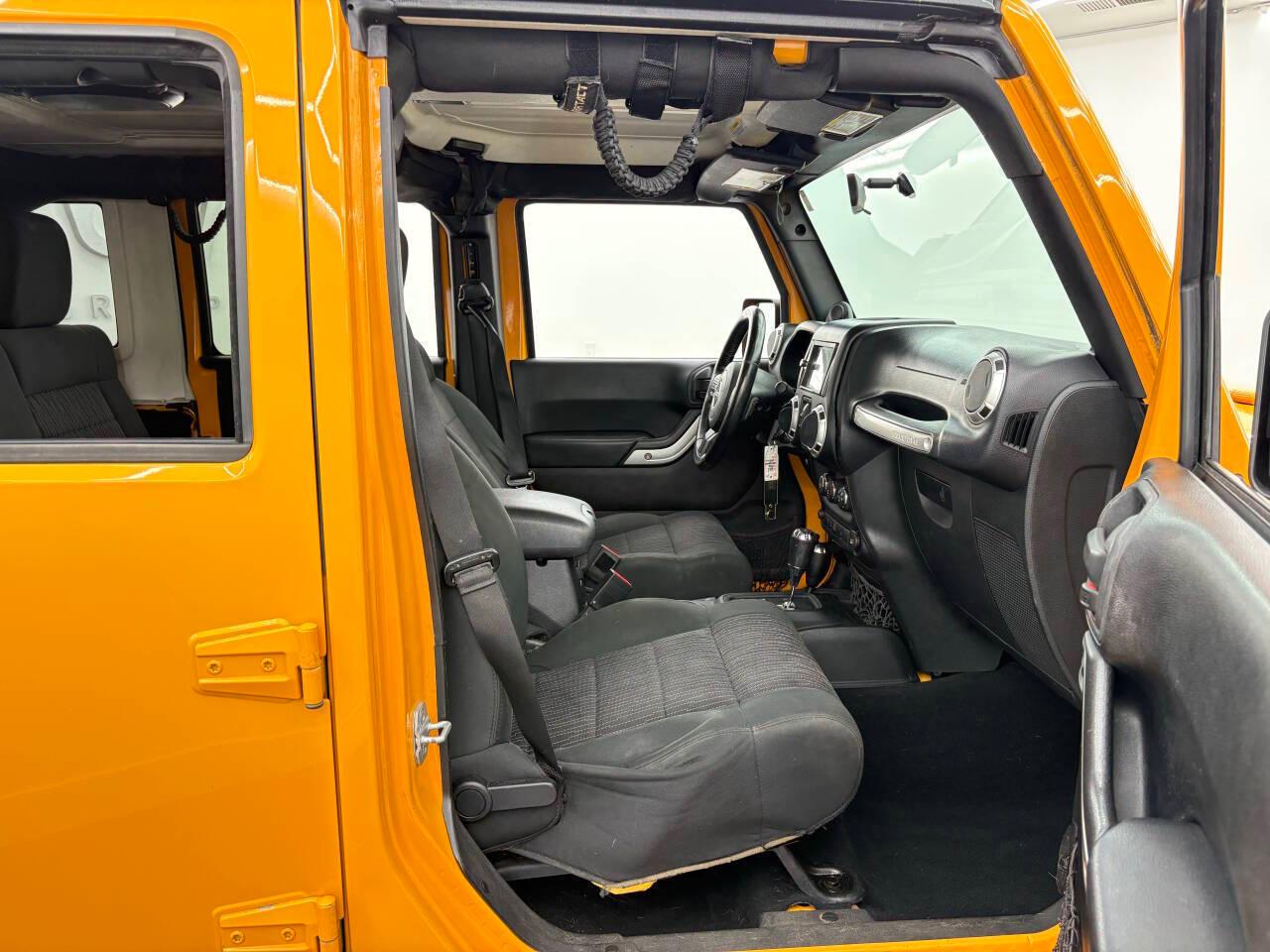 Jeep Wrangler Unlimited Sahara 4WD 2012