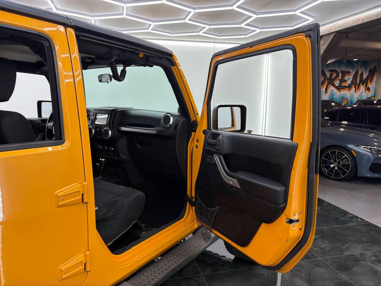 Jeep Wrangler Unlimited Sahara 4WD 2012