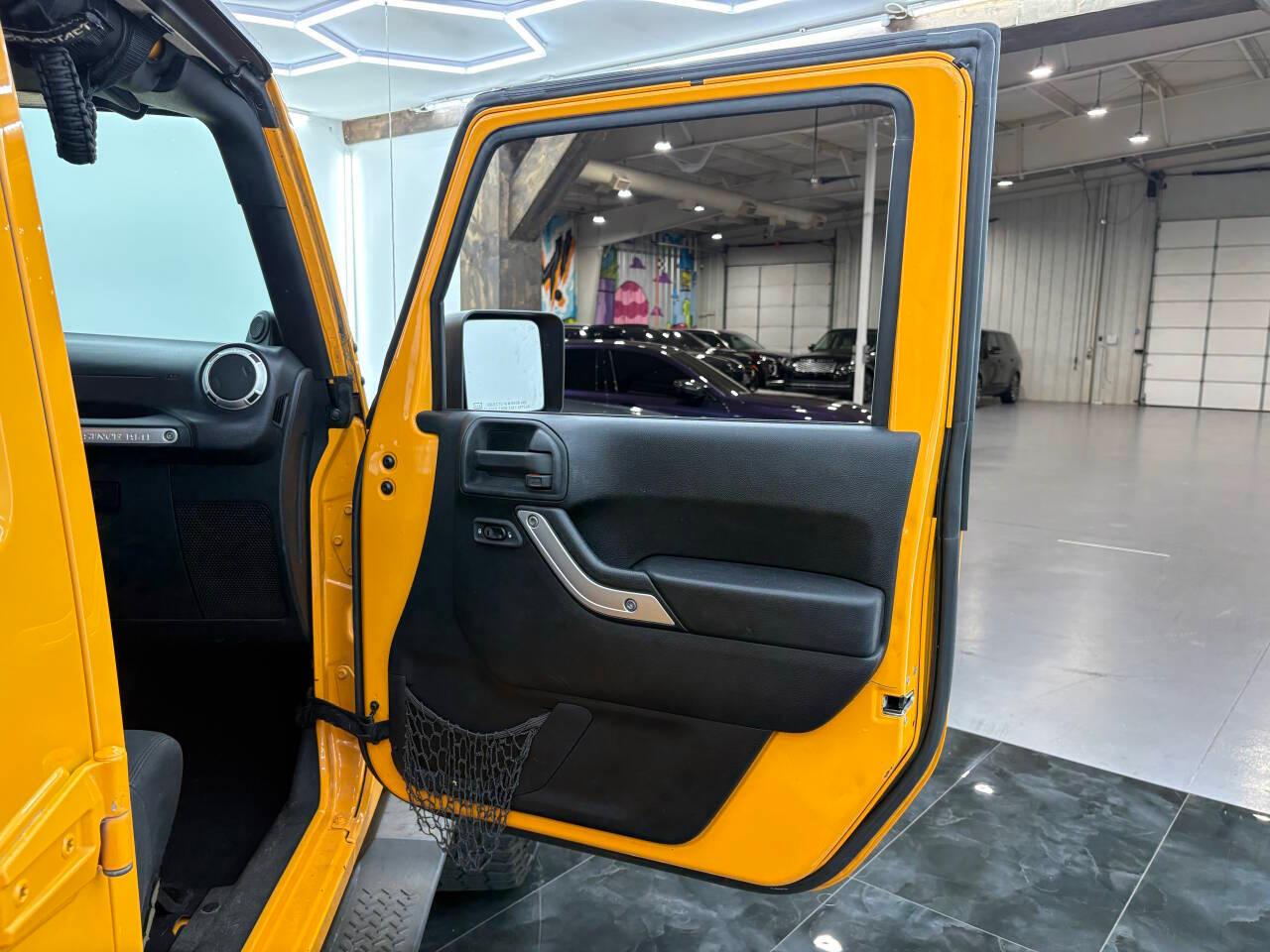 Jeep Wrangler Unlimited Sahara 4WD 2012