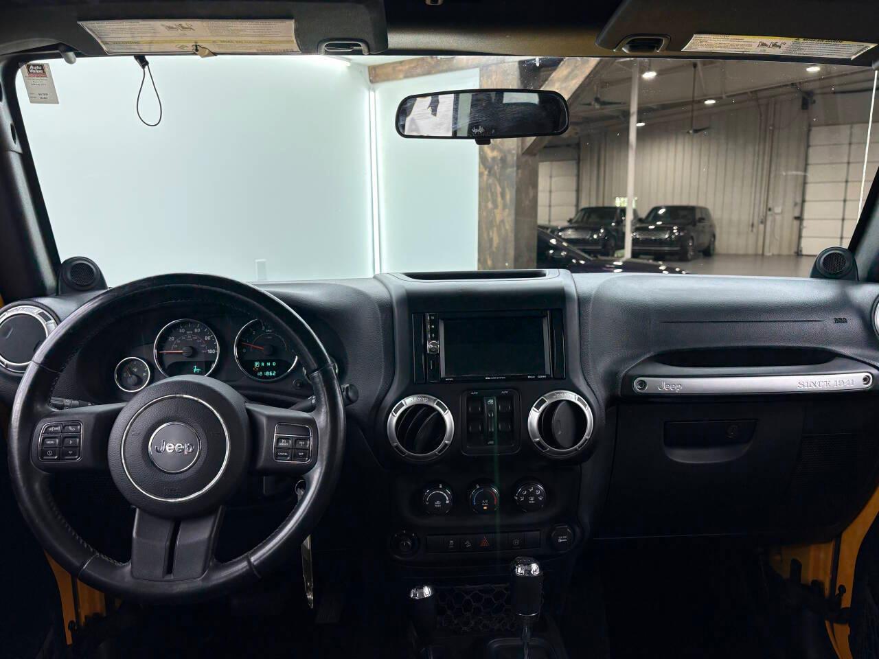 Jeep Wrangler Unlimited Sahara 4WD 2012
