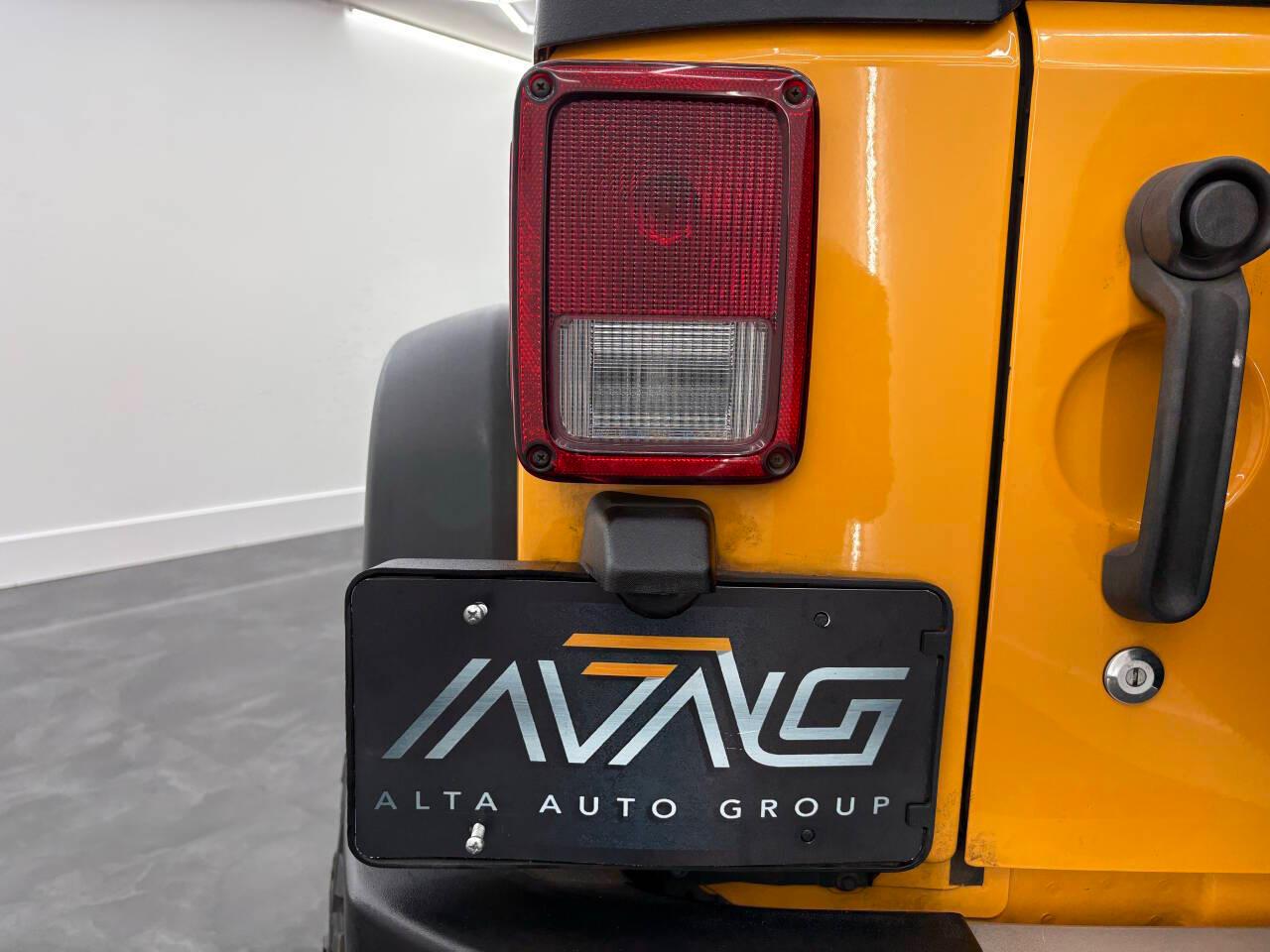 Jeep Wrangler Unlimited Sahara 4WD 2012