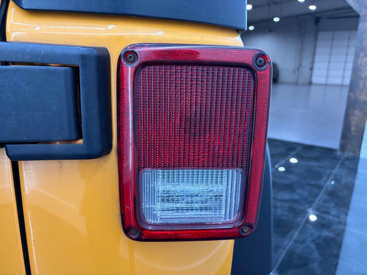 Jeep Wrangler Unlimited Sahara 4WD 2012