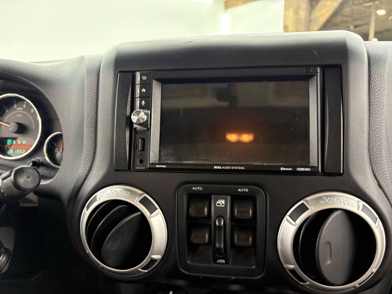Jeep Wrangler Unlimited Sahara 4WD 2012
