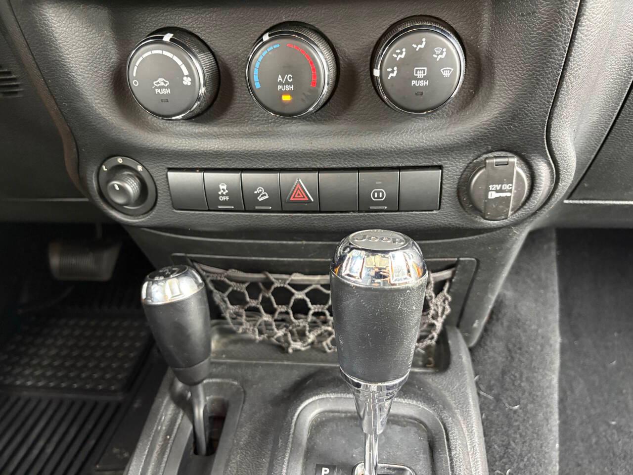 Jeep Wrangler Unlimited Sahara 4WD 2012