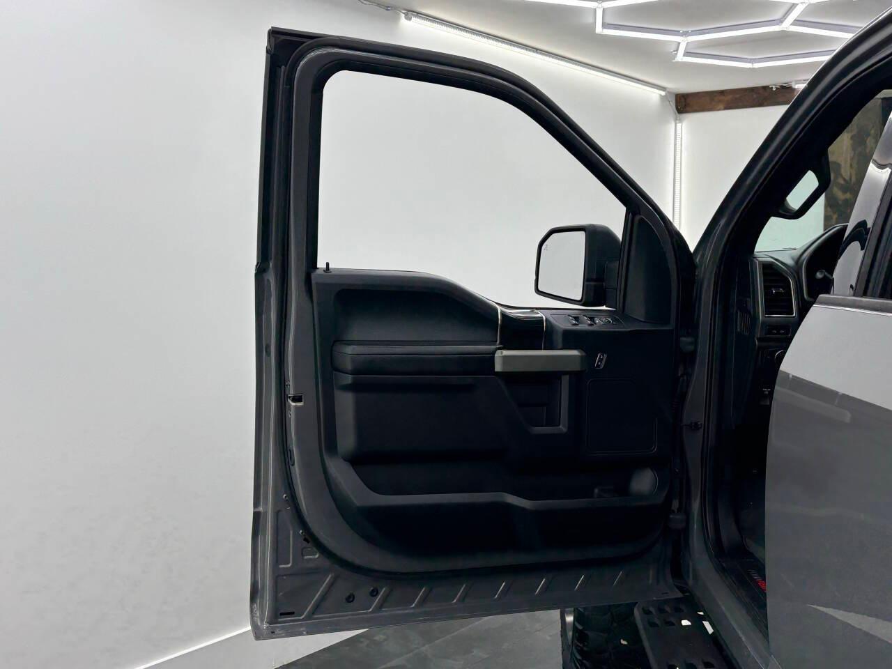 Ford F-150 Raptor SuperCrew 4WD 2020
