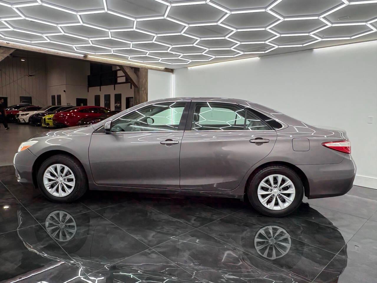 Toyota Camry SE 2017