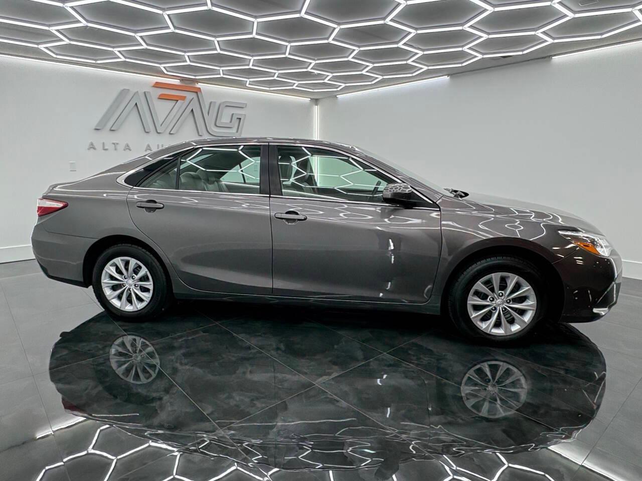 Toyota Camry SE 2017