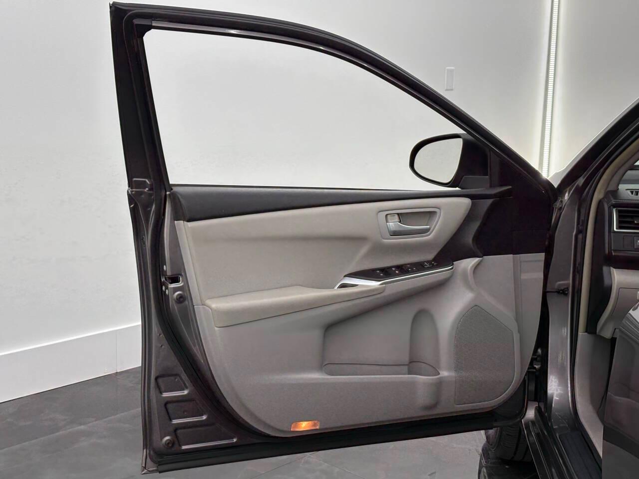 Toyota Camry SE 2017