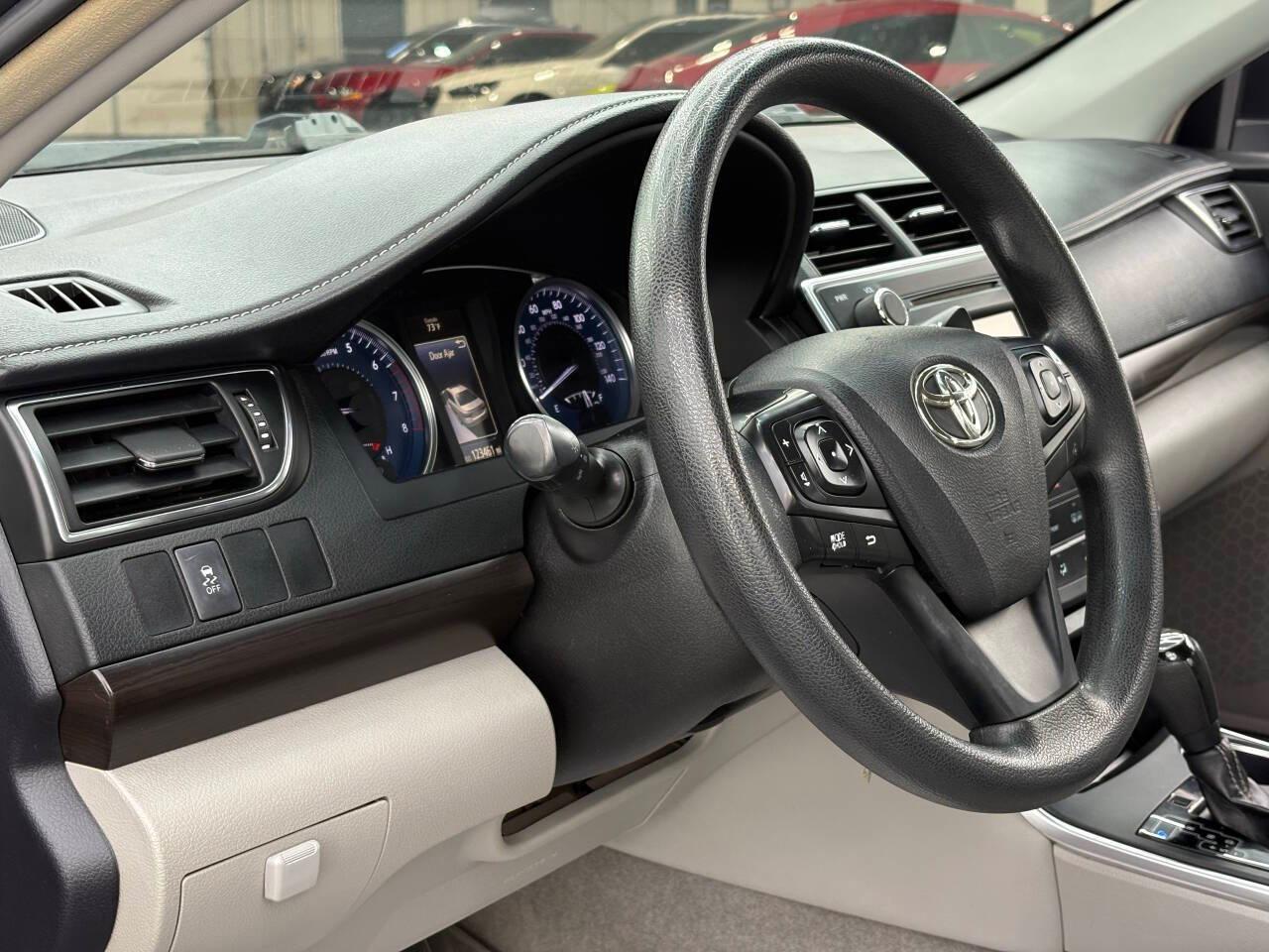 Toyota Camry SE 2017