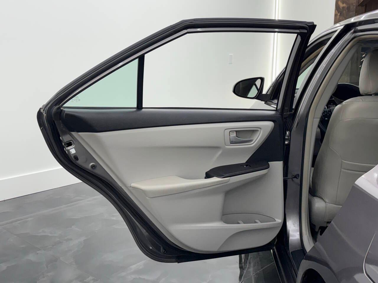 Toyota Camry SE 2017