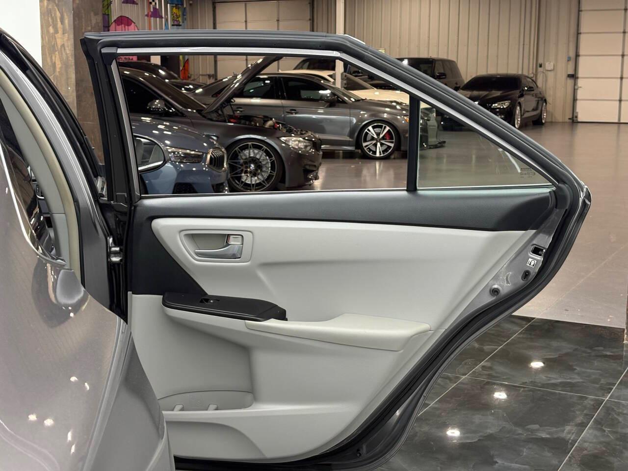 Toyota Camry SE 2017