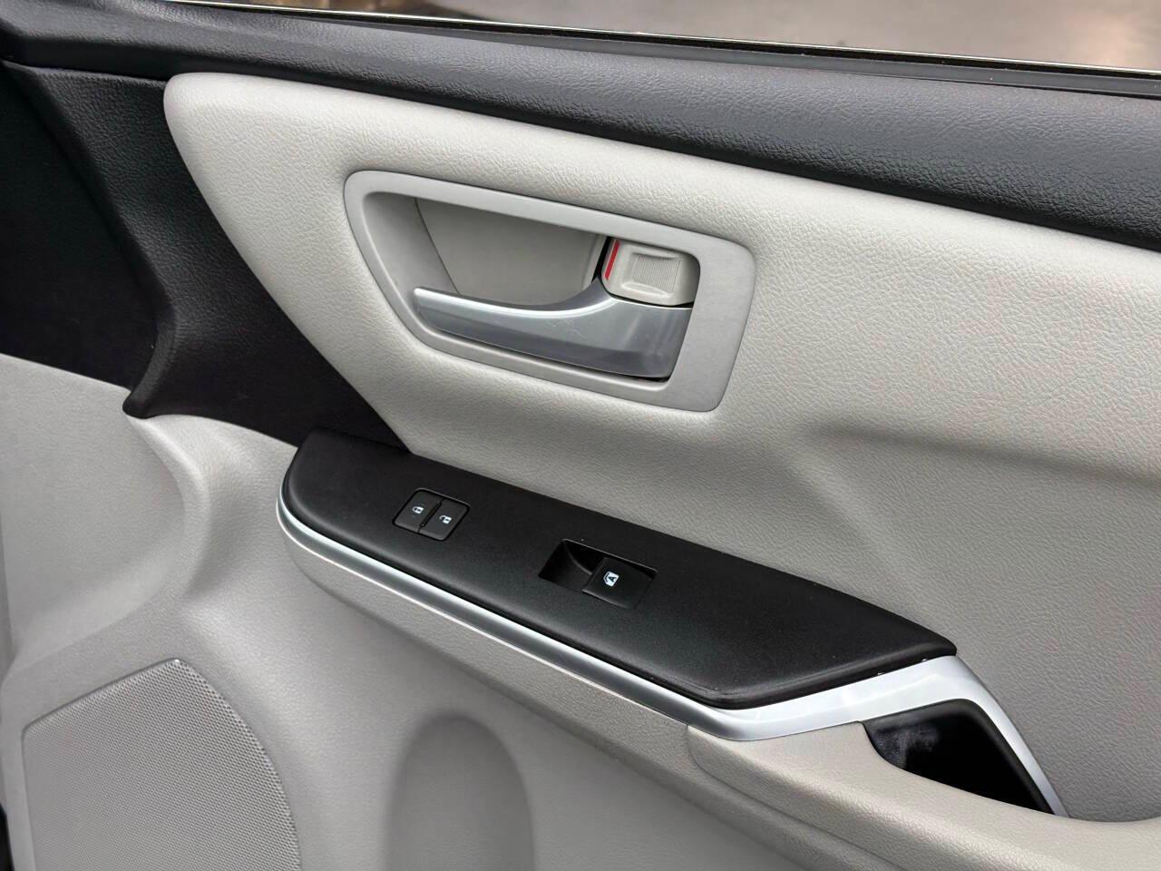 Toyota Camry SE 2017