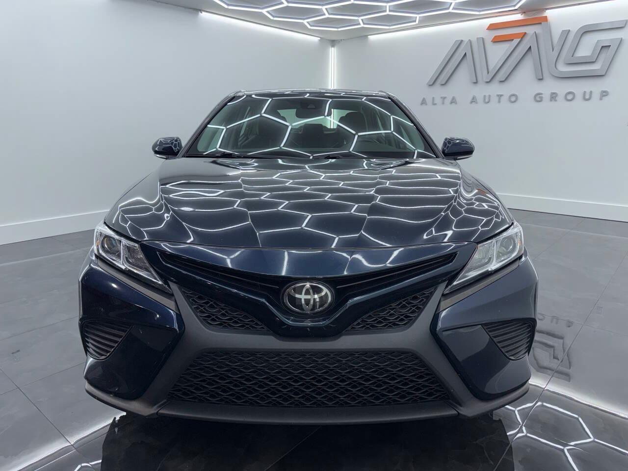 Toyota Camry SE 2020
