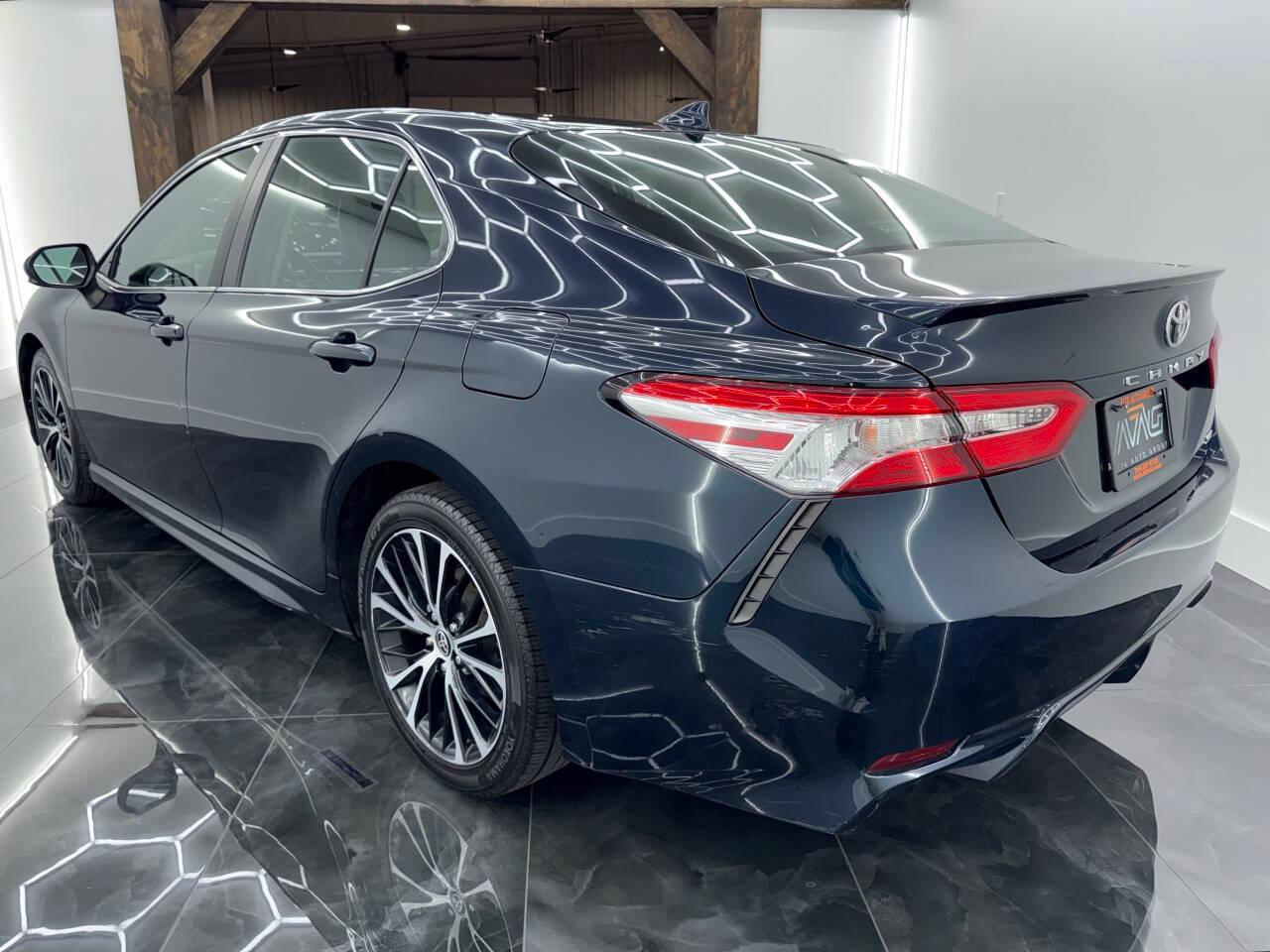 Toyota Camry SE 2020