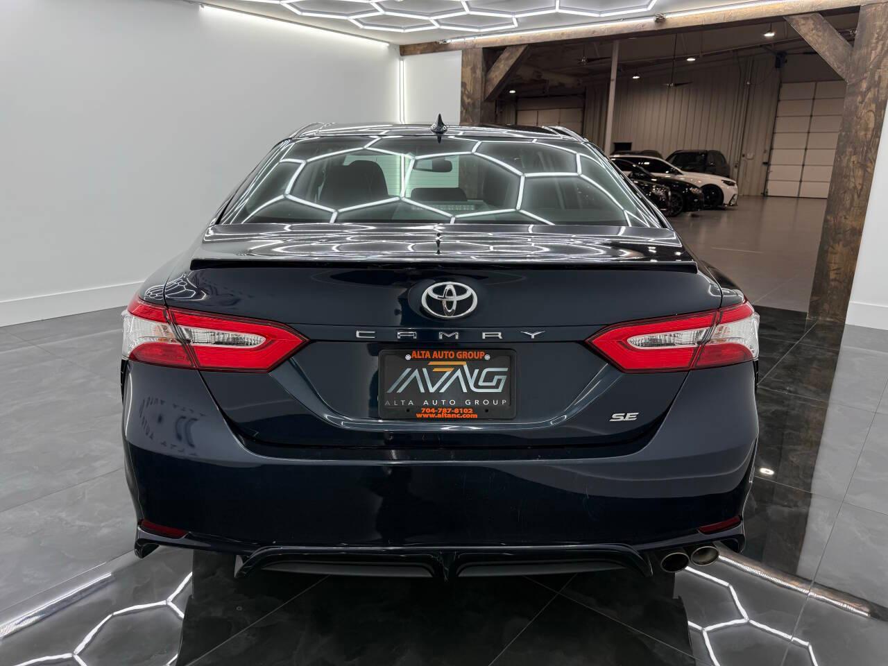 Toyota Camry SE 2020
