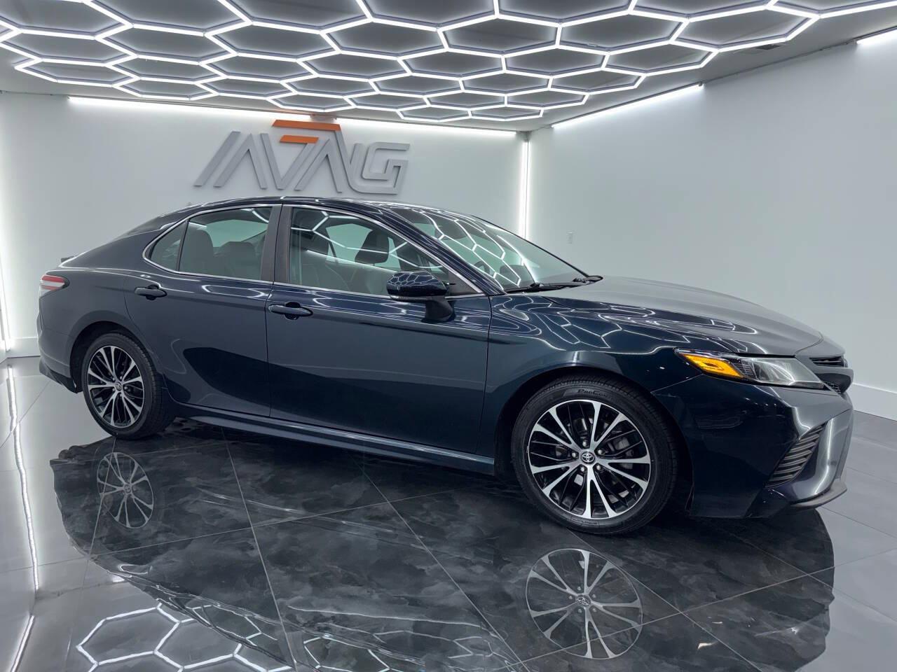 Toyota Camry SE 2020