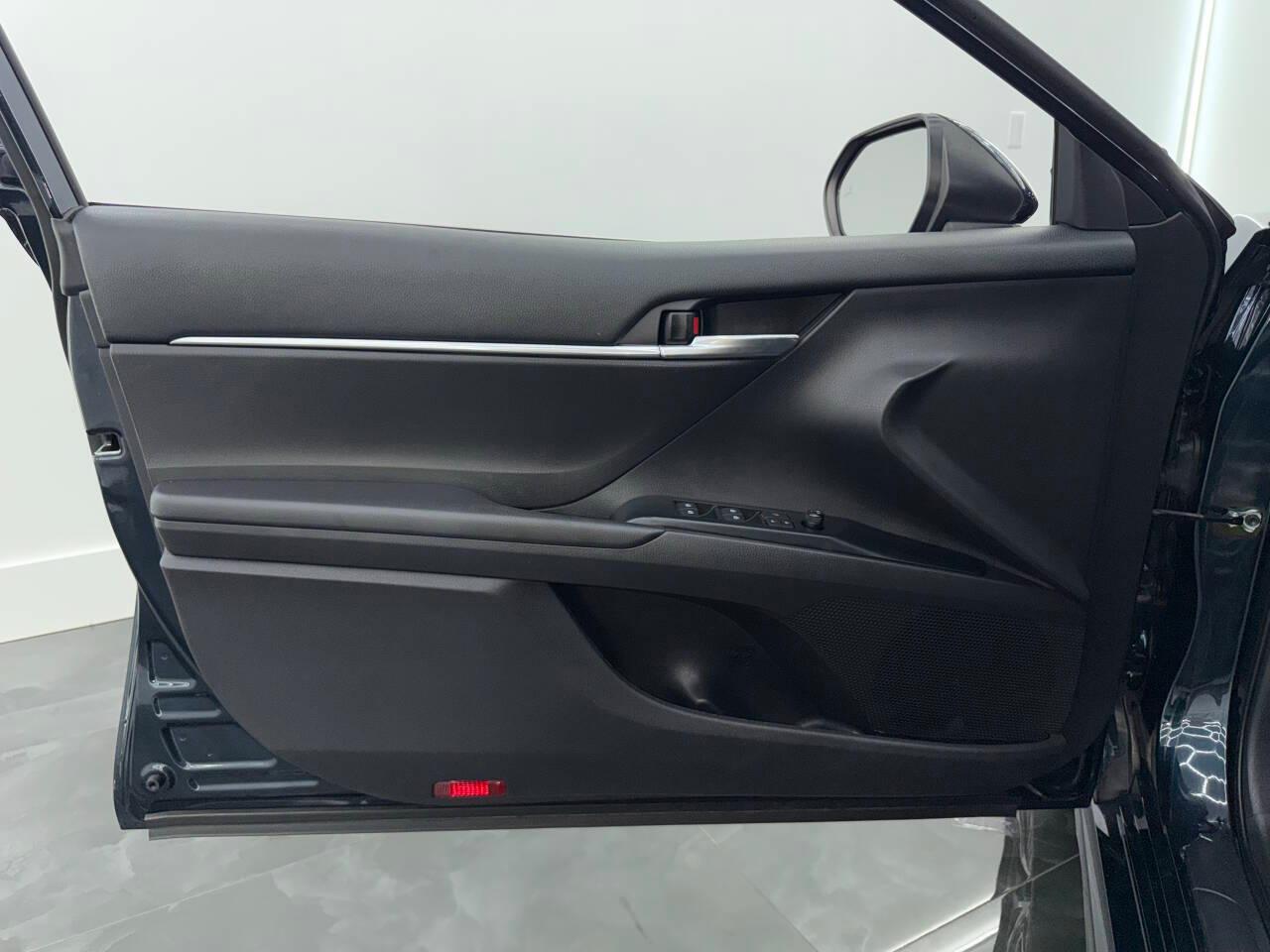 Toyota Camry SE 2020