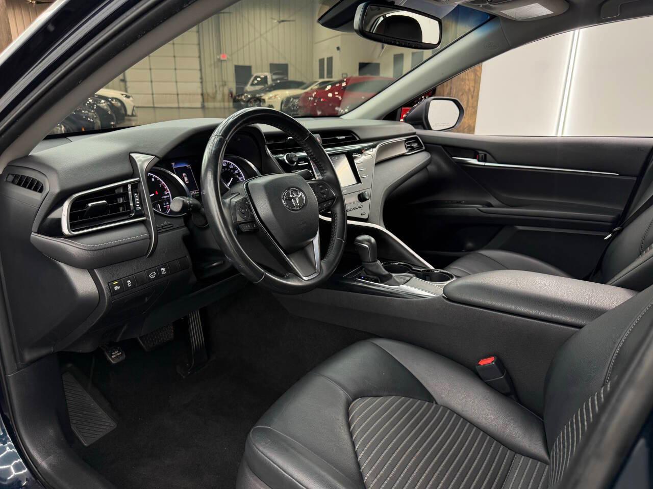 Toyota Camry SE 2020