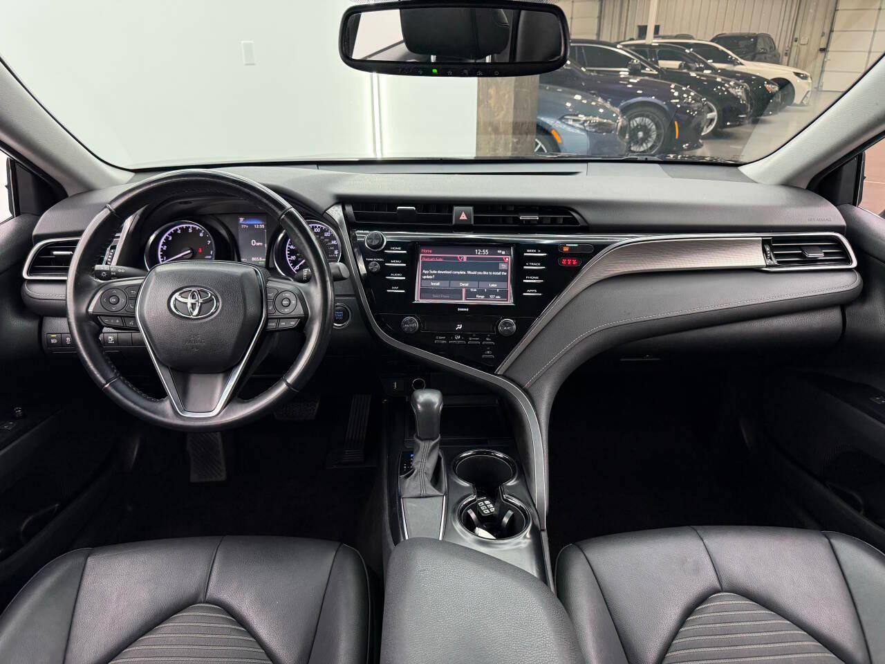 Toyota Camry SE 2020