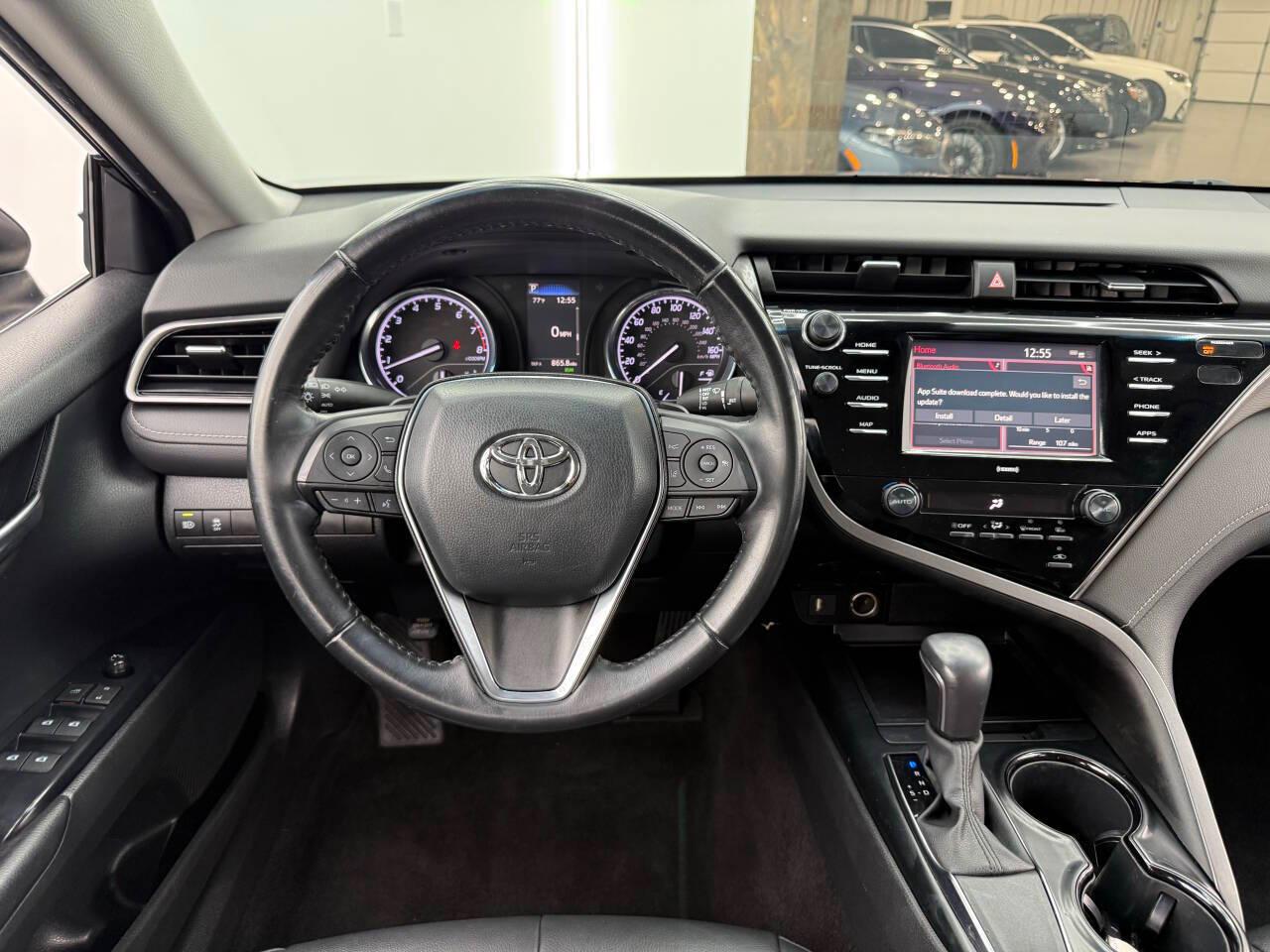 Toyota Camry SE 2020