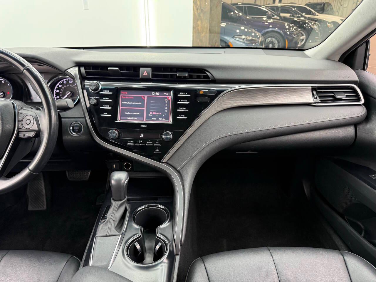 Toyota Camry SE 2020