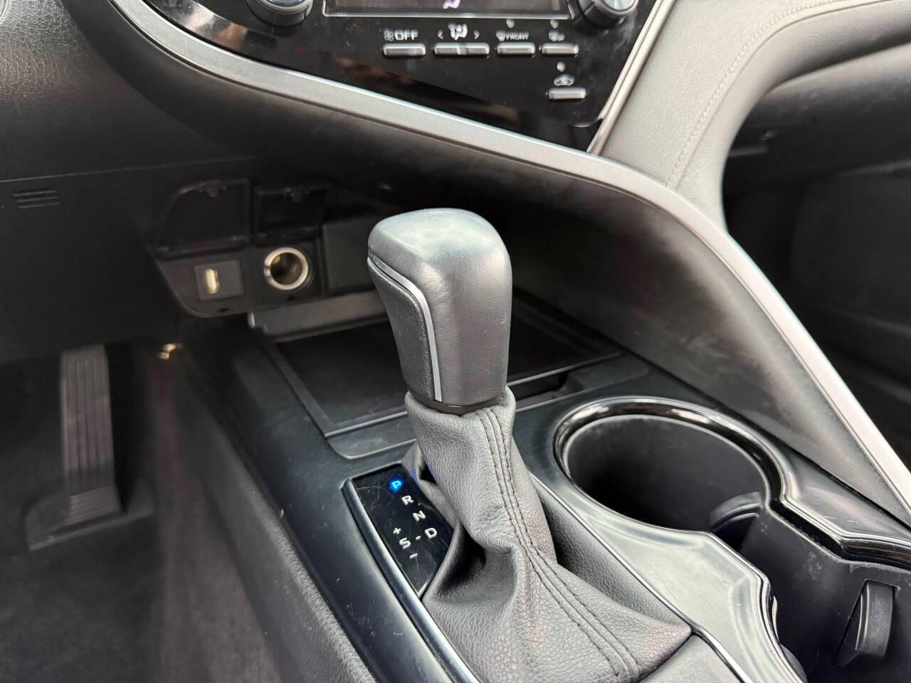 Toyota Camry SE 2020