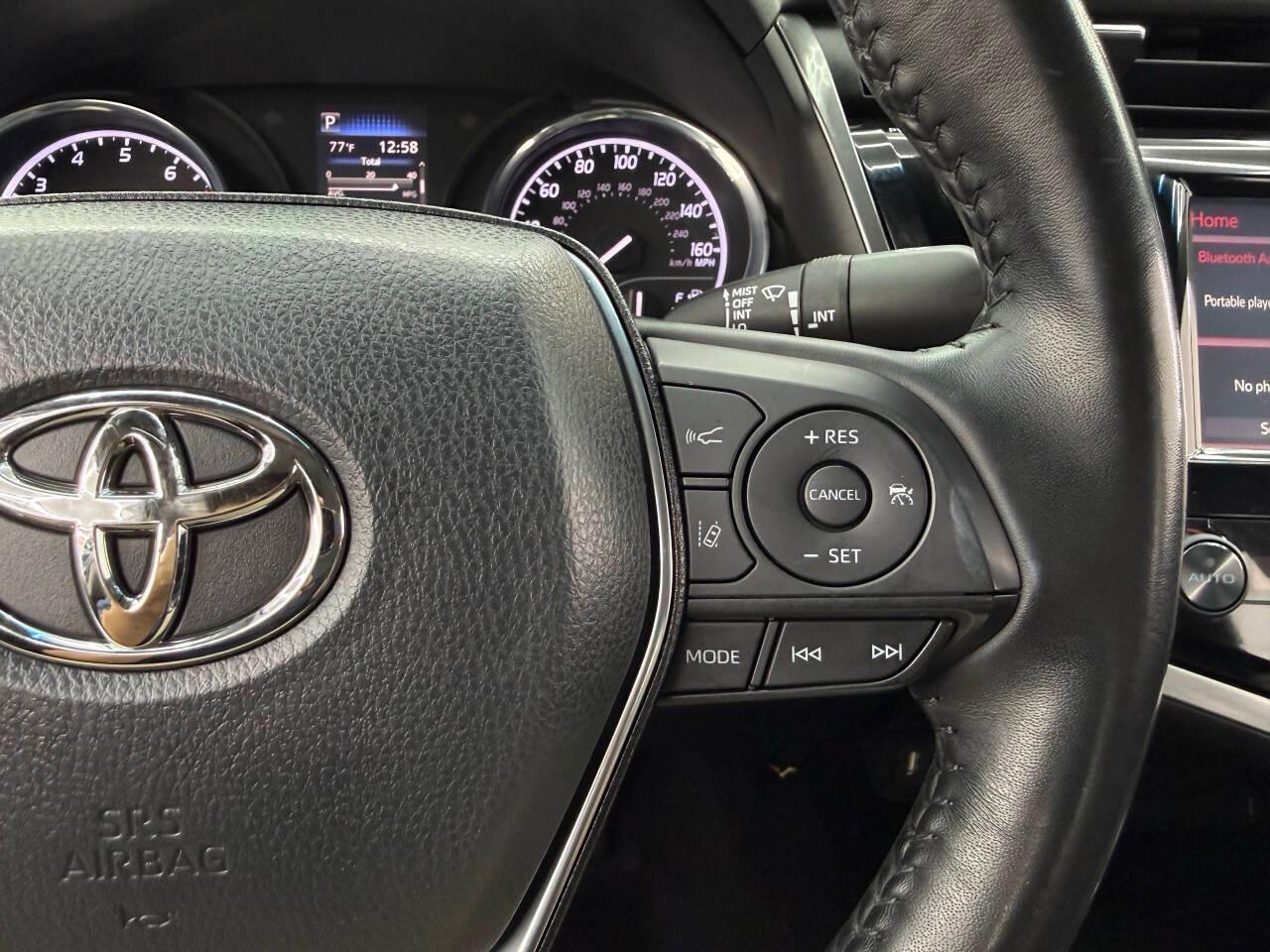 Toyota Camry SE 2020